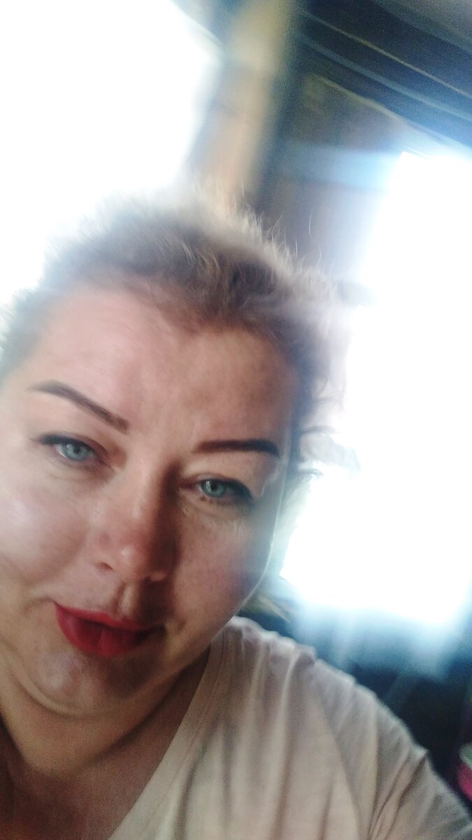 Сделала татуаж бровей, стрелки и губы в 50 лет, получилось даже хорошо показываю фото