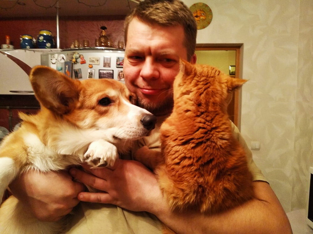 36 лет я топчу эту землю. Вроде, долго, но планирую потоптать еще. Пережил корону, посетил много новых мест, приобрел новых знакомых. Впереди дерево, сын и дом, но это я себе много лет обещаю. А вот новых интересностей это запросто. Только сошел с поезда и сразу в Простоквашино. Откуда и жду поздравлений и пожеланий. Все эти фото сделаны моими друзьями! Спасибо вам, что вы у меня есть. Со мной стыдно, но весело! 