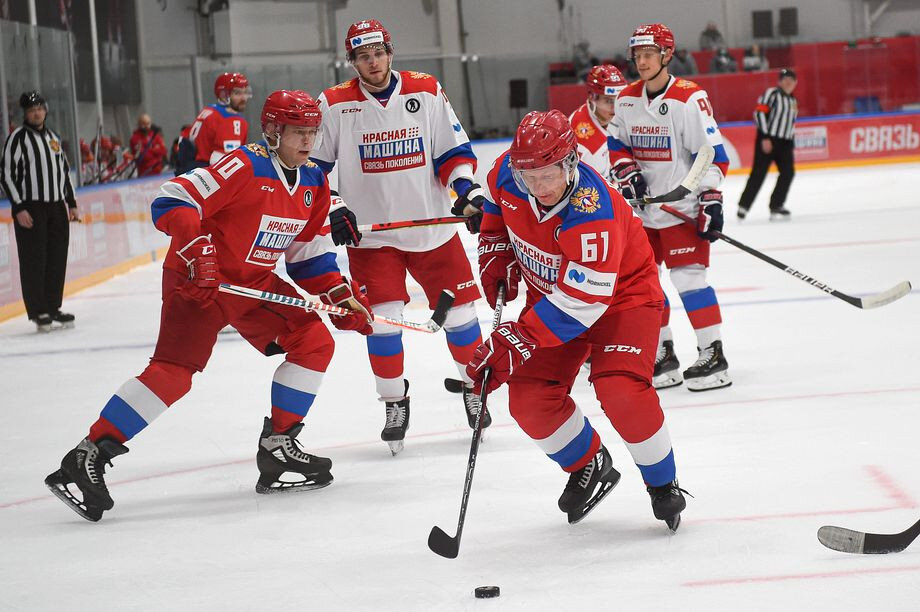 С шайбой Владимир Потанин. championat.com