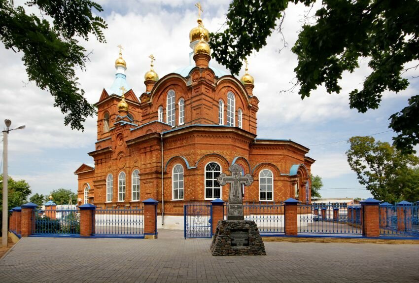 Нижний новгород ростовская область. Церковь Покрова Пресвятой Богородицы Константиновск. Храм Покрова Пресвятой Богородицы в Константиновске Ростовской.