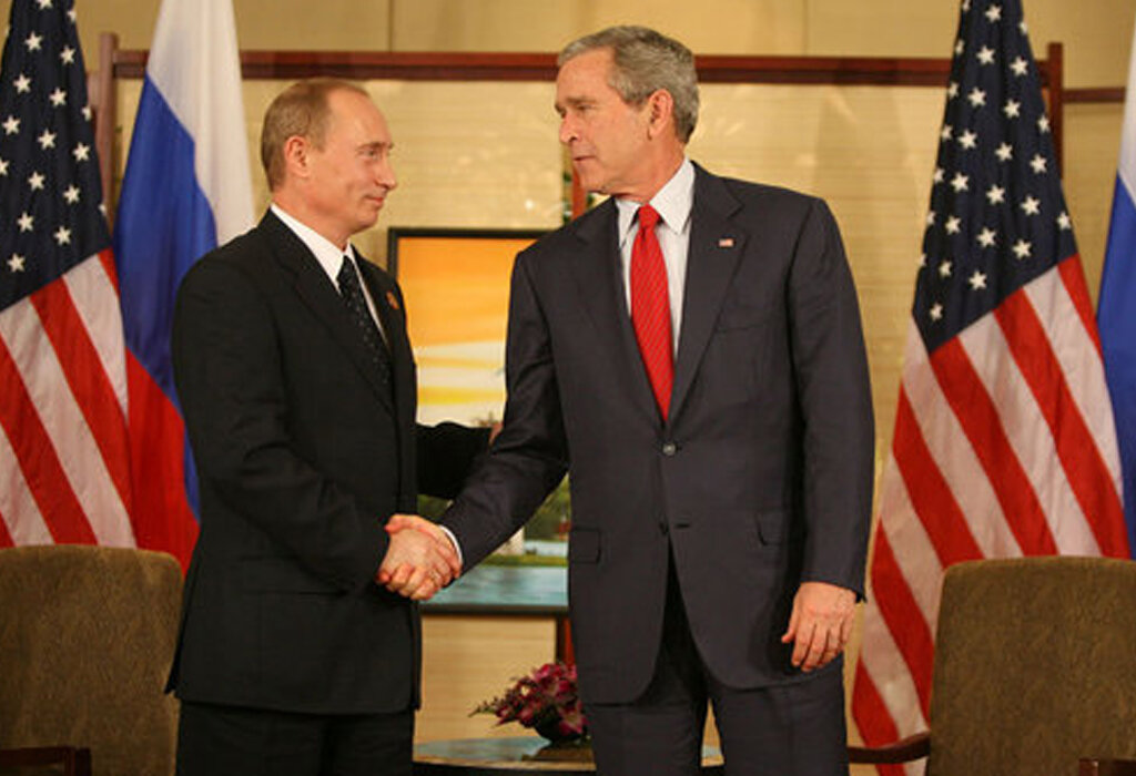 Источник: https://www.logicno.com/wp-content/uploads/2019/09/Vladimir-Putin-George-Bush.jpg