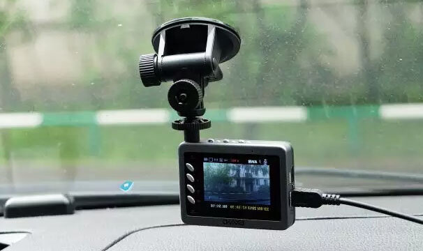 Вот такой регистратор стоит у меня. Когда подходит инспектор- я просто поворачиваю камеру на него