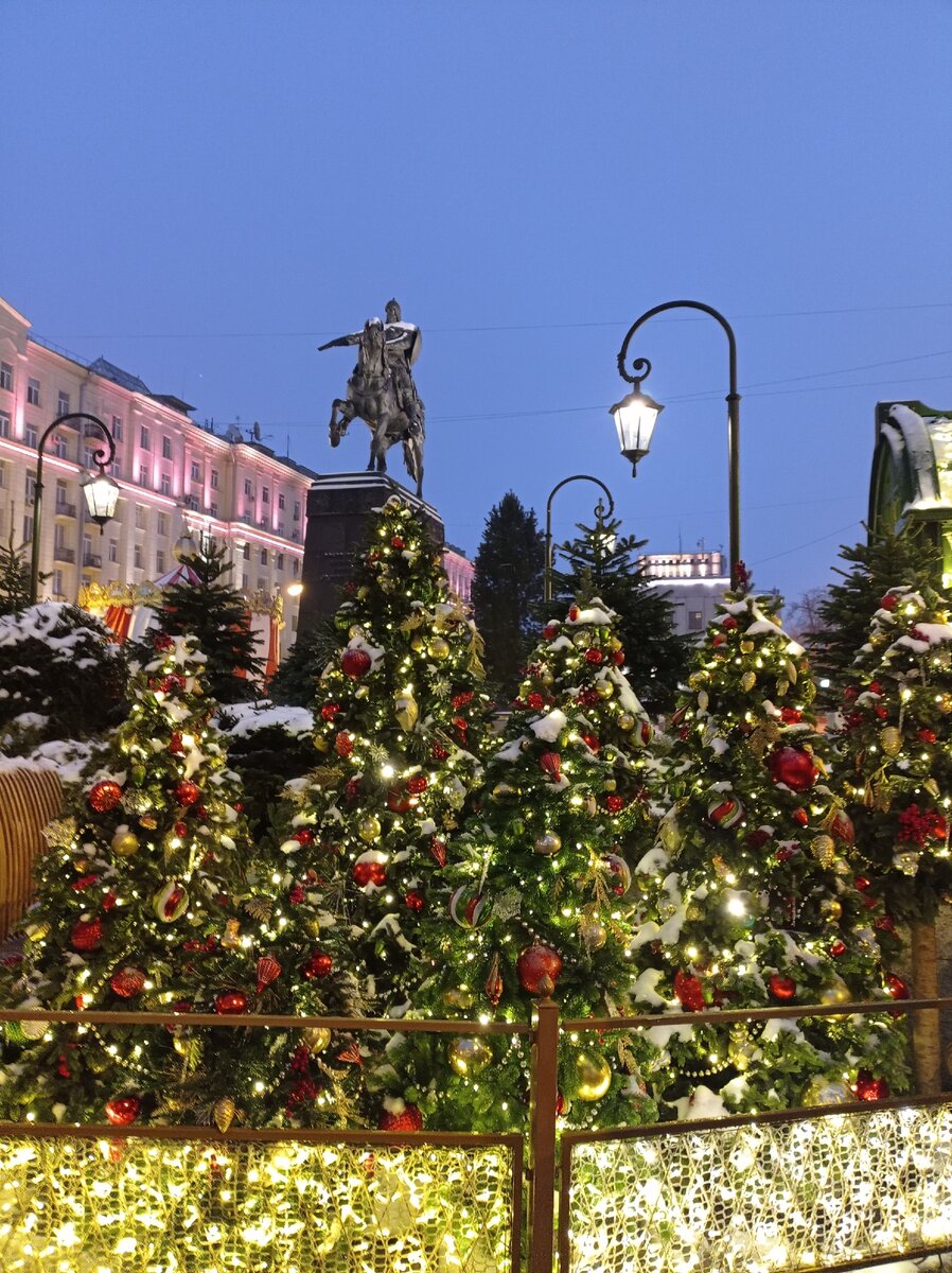 Памятник Юрию Долгорукому