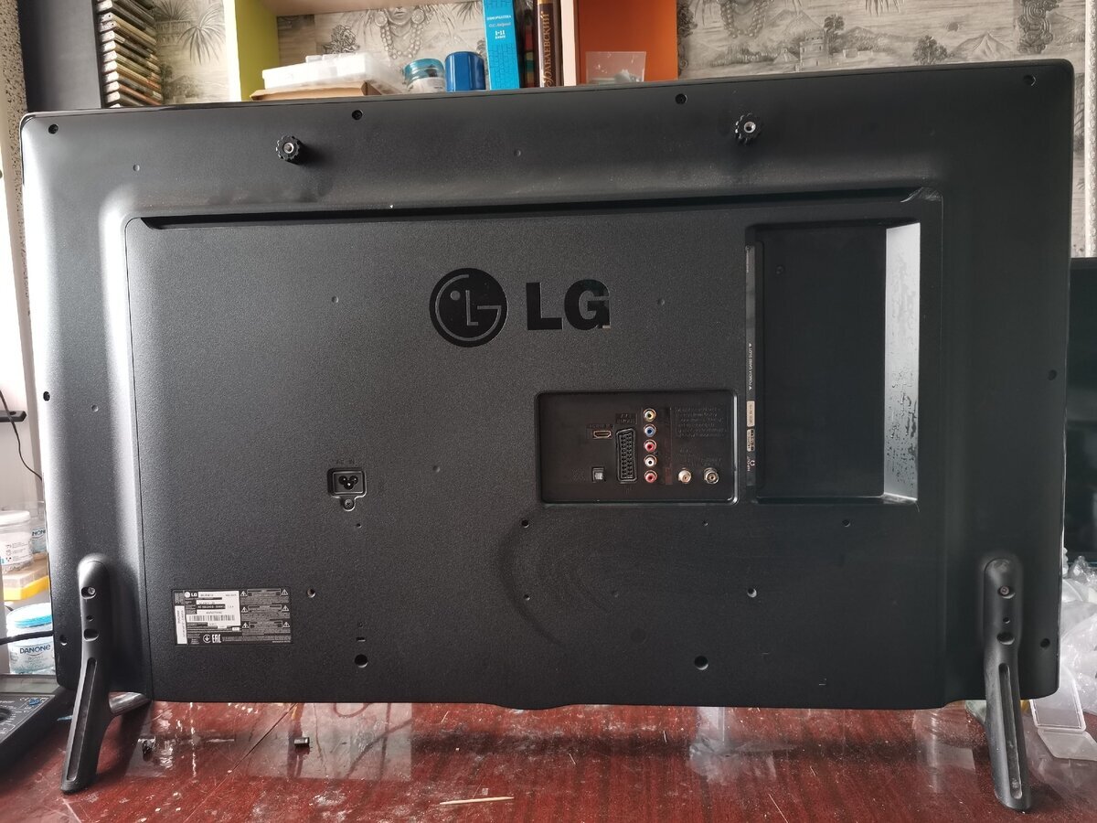 Телевизор LG 42LB561V