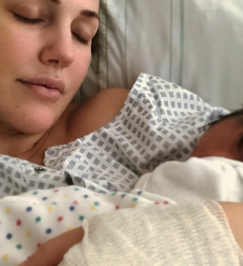 Мерьем выложила фото и подписала их 6 часов назад.