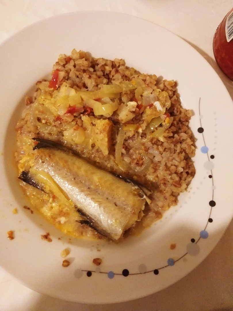 Простая, но полезная рыба, запеченная с гречкой и овощами – пошаговый рецепт приготовления с фото