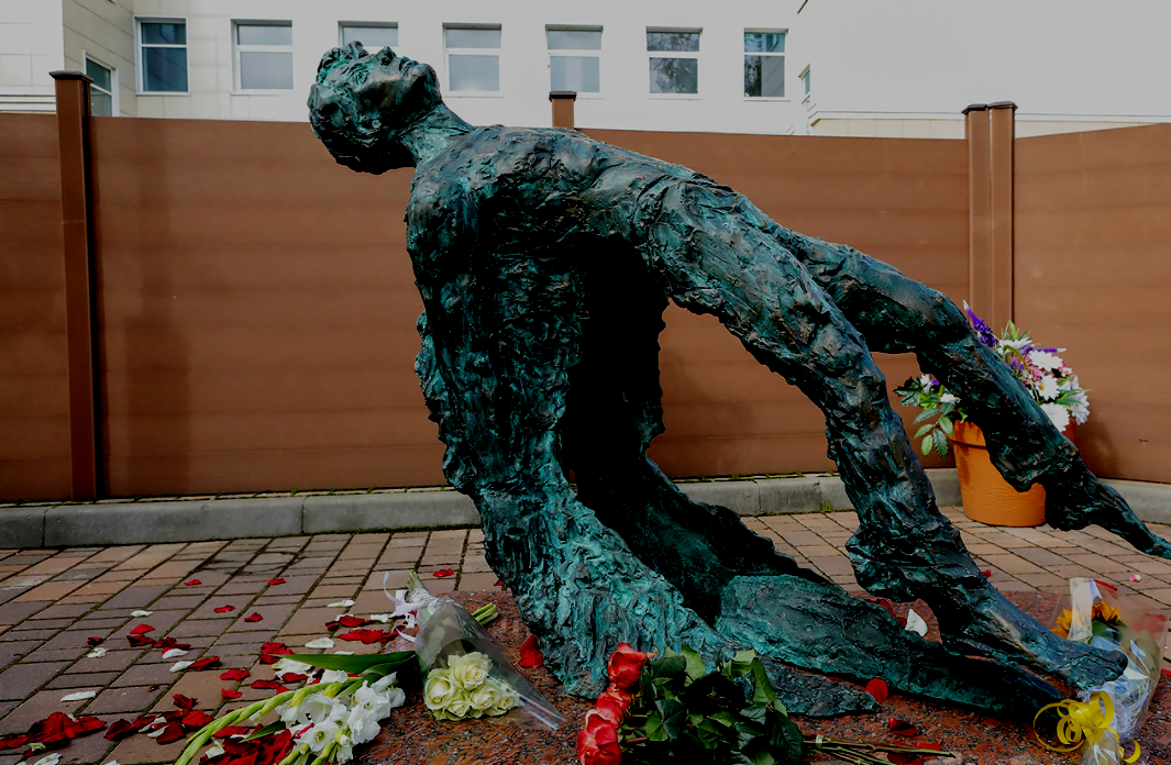 Памятник в Московском музее