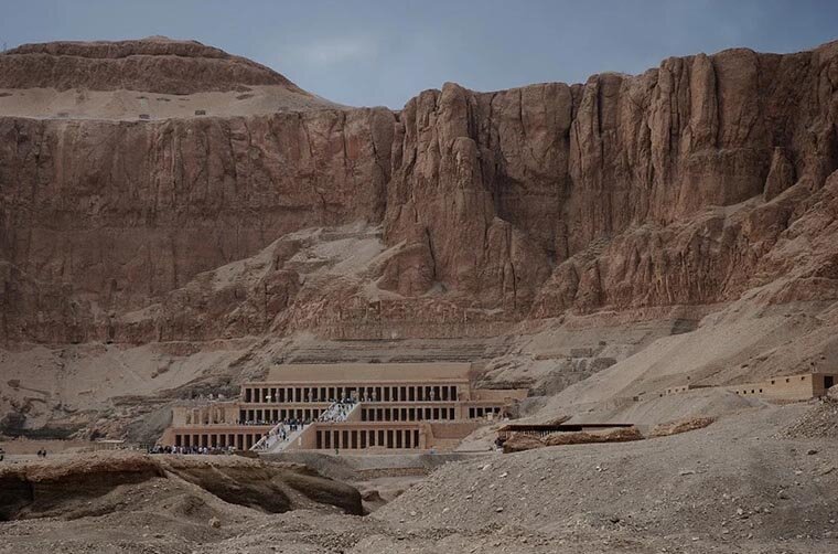 Долина Царей, глубокое ущелье, в котором находится множество гробниц египетских фараонов