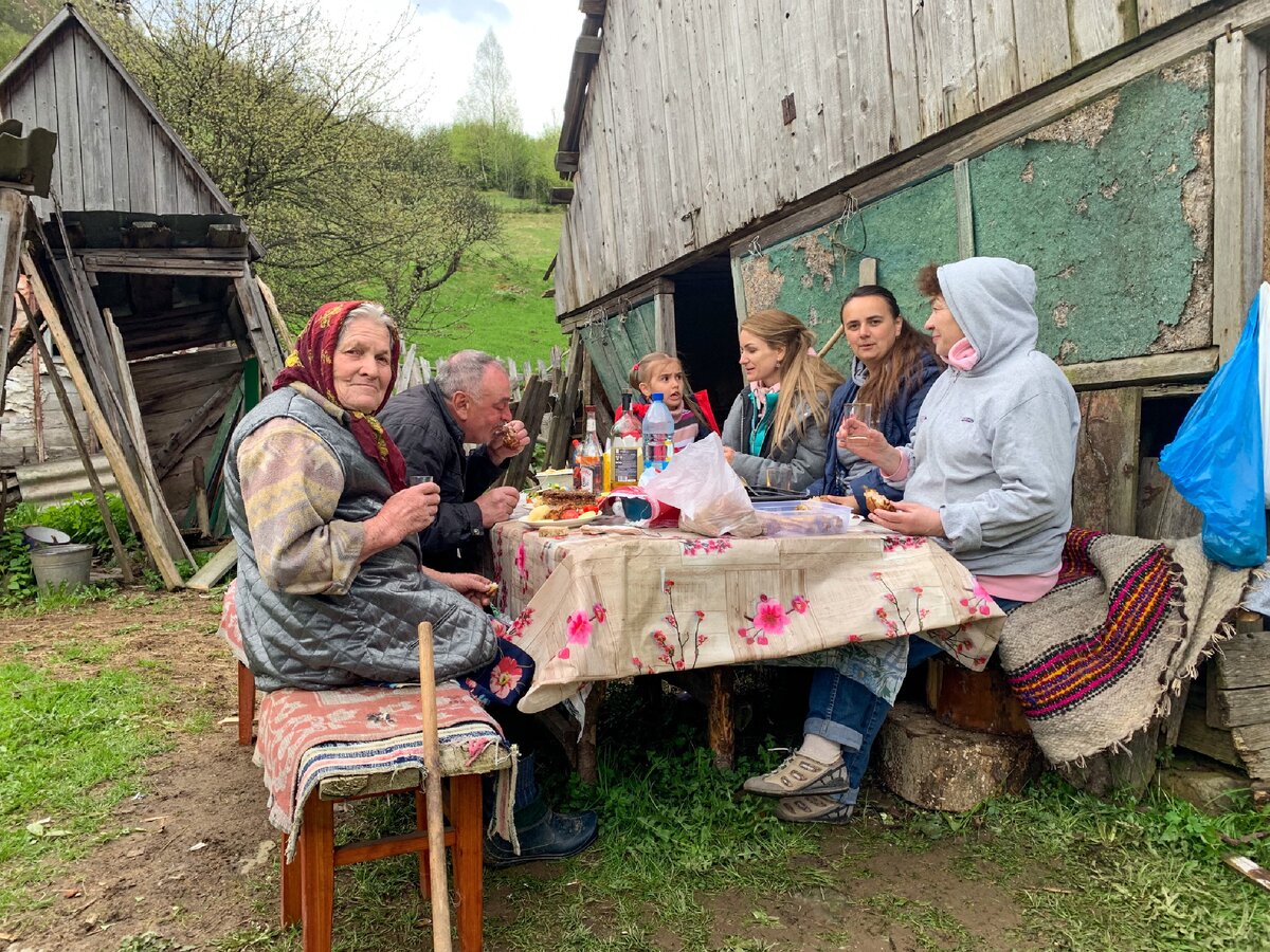 Одинокая жизнь на Карпатах не сломила силу духа. Глава 1 | Юлия Порулева |  Дзен