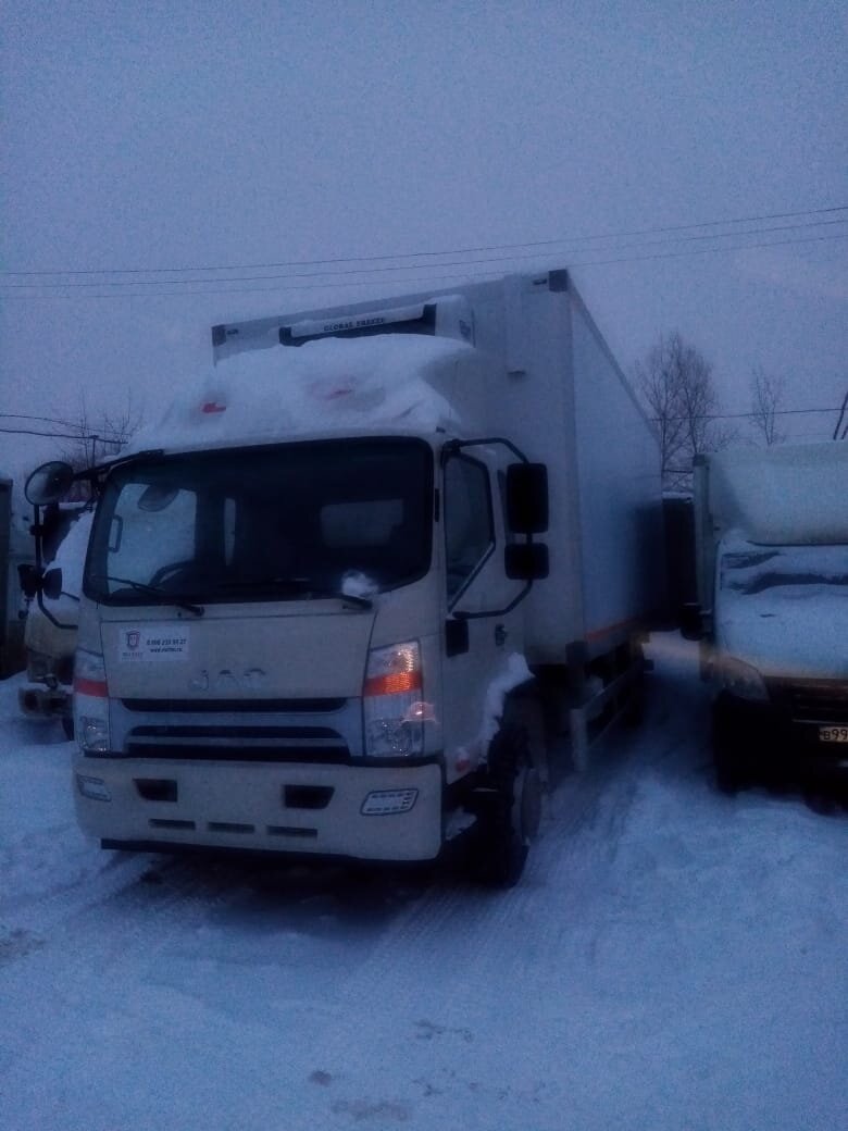 небольшой 12-тонный грузовик из Китая, начал производиться с 2015 года. Модель выпускается в настоящее время. В России грузовой автомобиль продается с 2016 года.