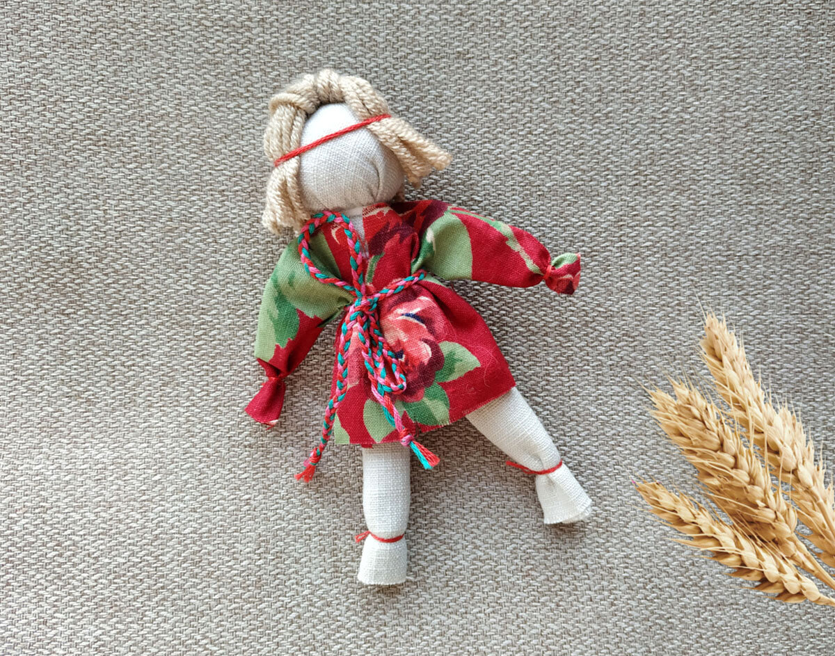 Текстильные куклы своими руками. 20 выкроек и поэтапных описаний, как сшить куклу из ткани