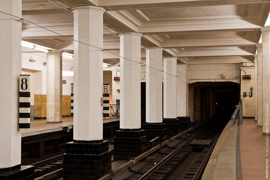 Станция метро "Александровский сад".