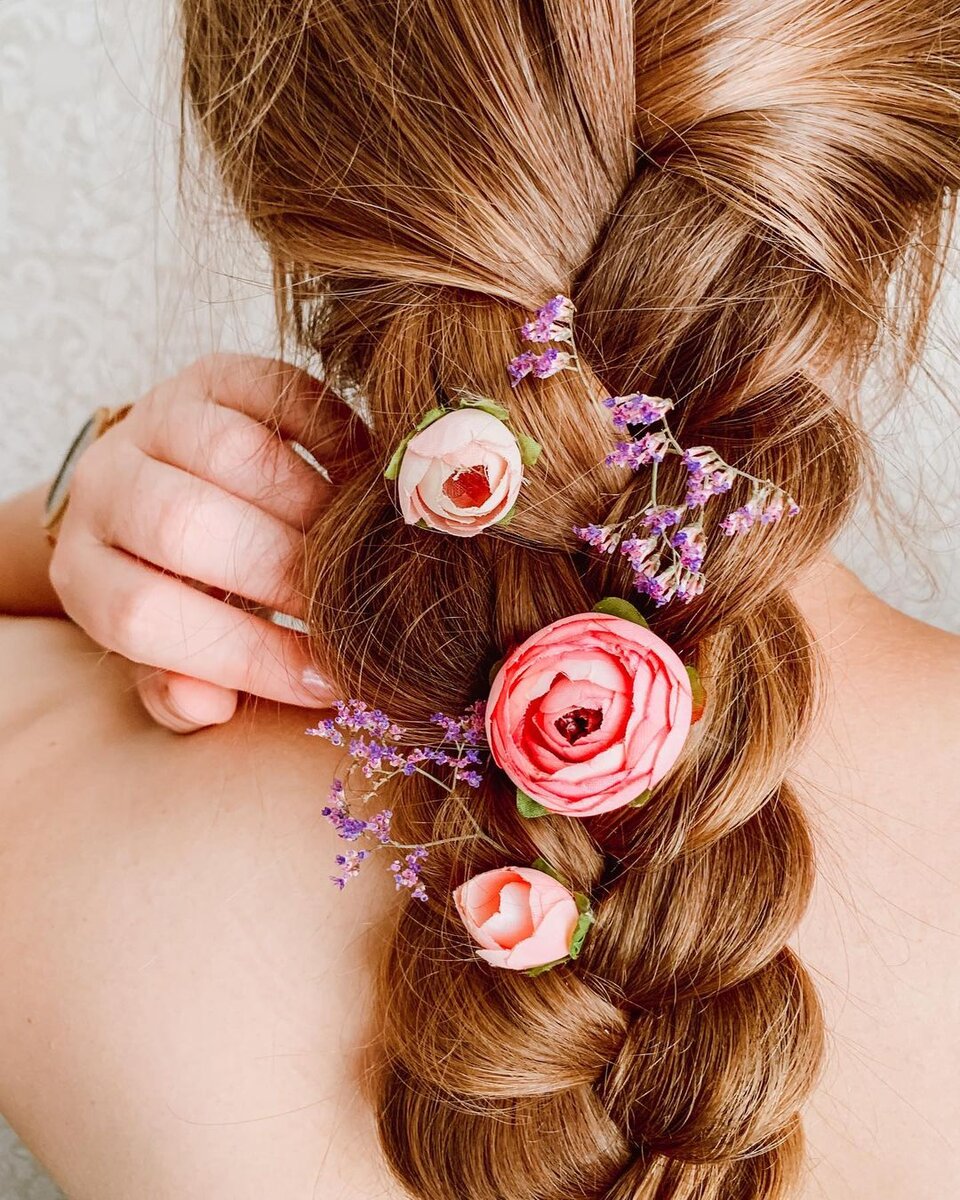 Основой женской красоты во все времена были ухоженные волосы.