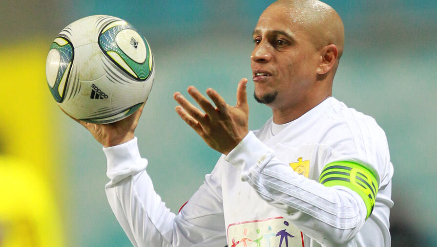 Роберто Карлос в форме легендарного Махачкалинского «Анжи»