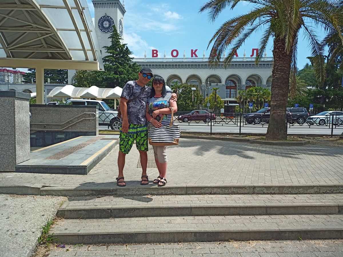 Фото автора. Ж/д вокзал Сочи . Листайте)