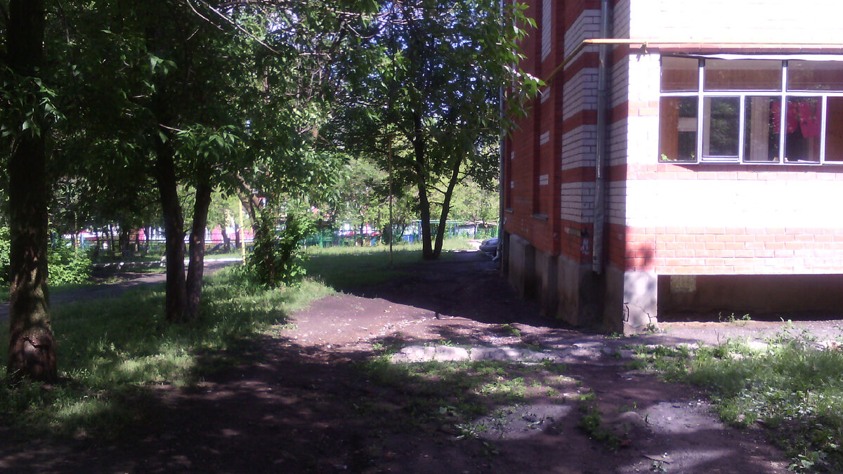 С таким городом и деревни не нужно.