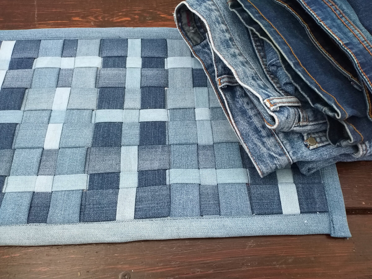 12 простых способов соорудить коврики из старых джинсов