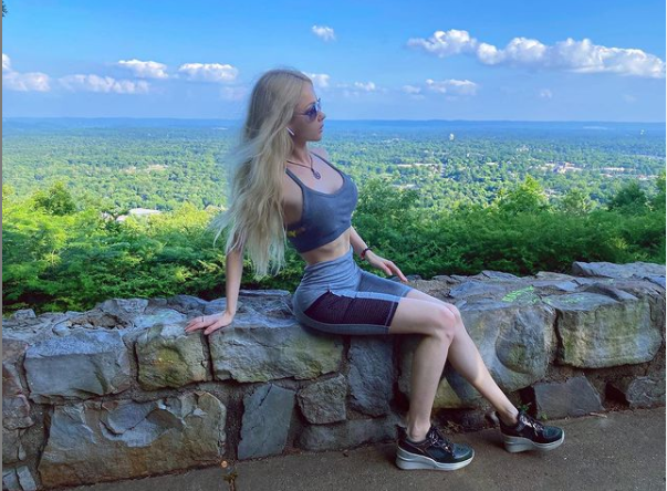 https://www.instagram.com/valeria_lukyanova21/?hl=ru