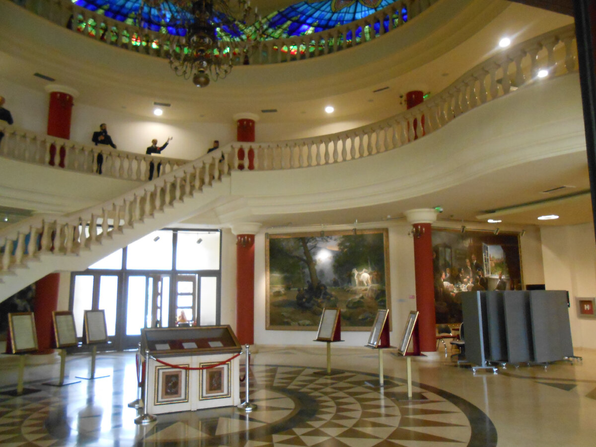 Строительство огромного комплекса обошлось в 12 миллионов евро. Сентябрь 2017 года, фото автора.