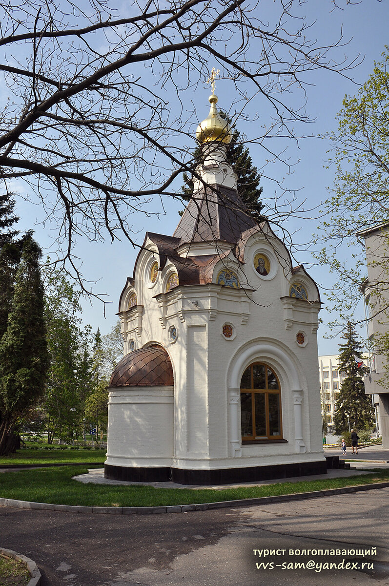 Вид на восточный и северный фасады часовни. Фото 12.05.2013.