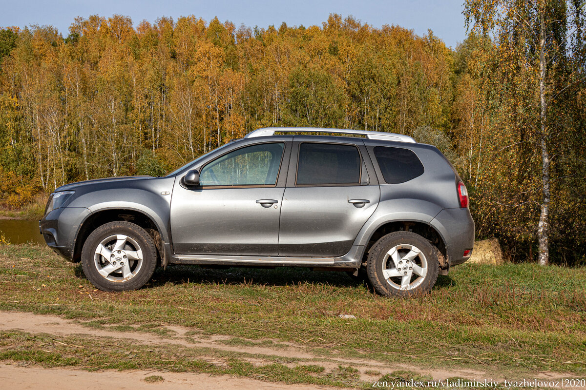 Все-таки его стихия — это грунт с кочками и ямками, где энергоемкая подвеска проявляется во всей красе, но точно не ровный асфальт