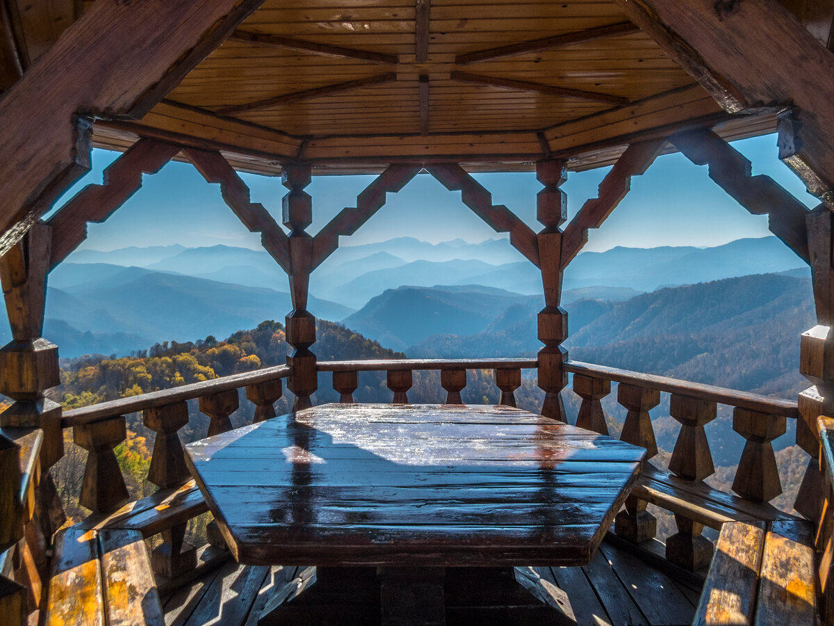 Модернистский загородный дом на холме Rustic patio, Modern mountain home, Modern