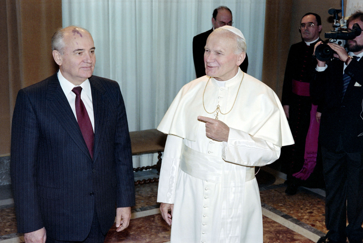 Встреча папы римского. Горбачев и папа Римский 1989. Горбачев в Ватикане. Горбачева с папой римским.