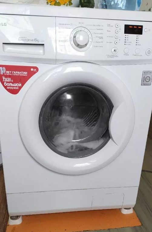 Эта машинка прыгала из-за неустойчивого покрытия.