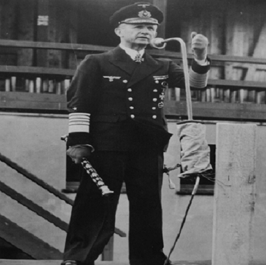 Каким образом остатки Вермахта смогут защитить мирное население, гросс-адмирал не уточнил.