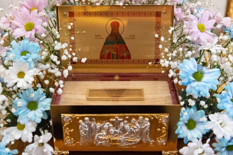 Ковчег с мощами преподобноисповедника Сергия (Сребрянского) в Иверском храме города Орла. Апрель 2022 года.