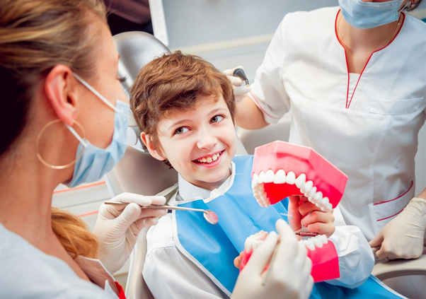 Мы понимаем, что, приходя в стоматологию, большинство детей боятся и думают, что им будет больно. Такие мысли усложняют приём как ребёнку, так и стоматологу.