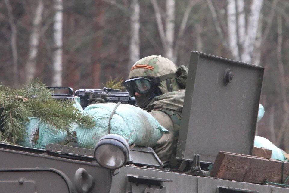     Минобороны показало видео ведения боя подразделением ВДВ на Украине Александр КОЦ