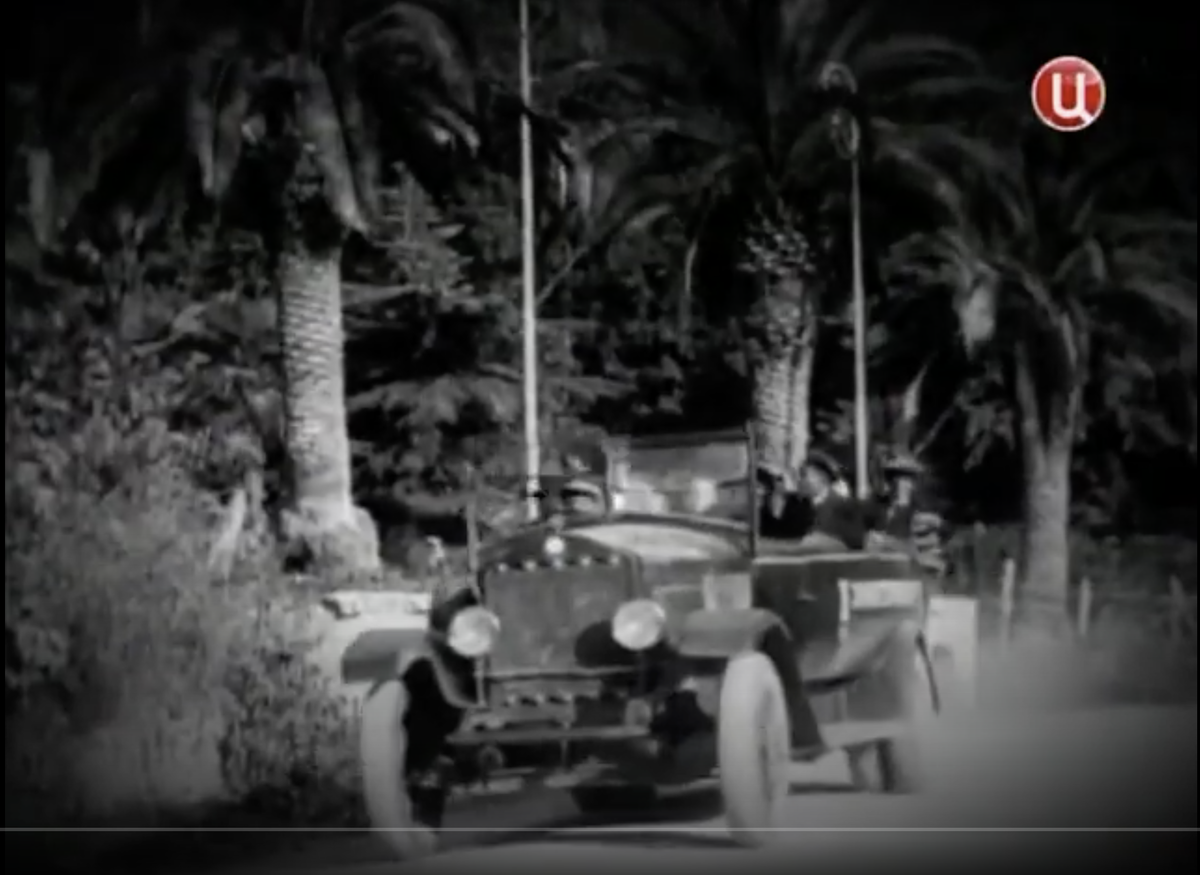 «Хроники московского быта»,серия «Красный супермен». телеканал ТВЦ