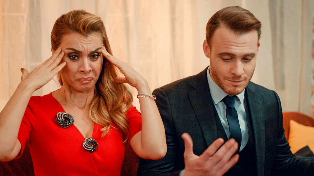 Керем Бурсин објашњава свом партнеру зашто упознавање са фановима није тако лоше