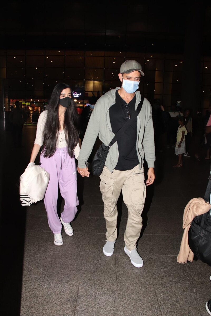 Ритик и Саба Азад  в аэропорту