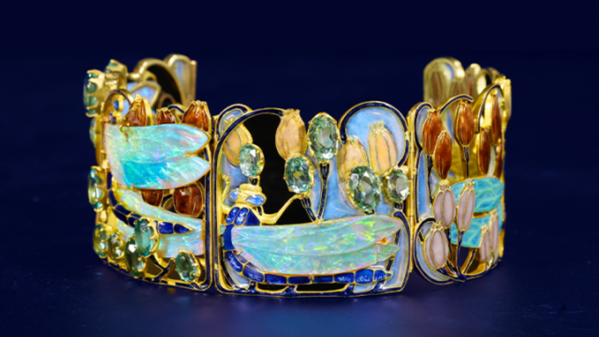 Браслет «Стрекоза» из зеленого золота с эмалью, инкрустированный опалами и цирконами. Рене Лалик.
