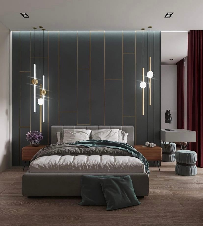 Тон всей квартиры индивидуально выдерживается в каждой комнате. Цветовая гамма спальни и молдинги напротив кровати поддерживают общий стиль.