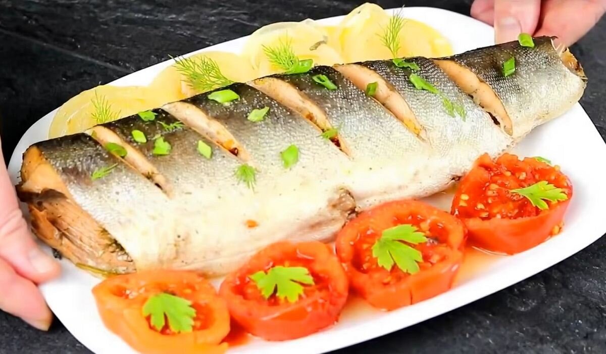 Рыба с рисом и овощами в духовке
