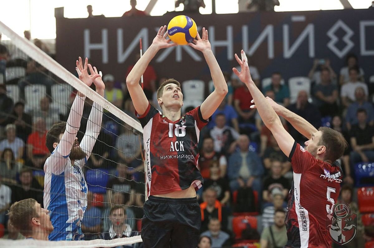    Клуб АСК сделал ставку на ветеранов, но и усилил состав.