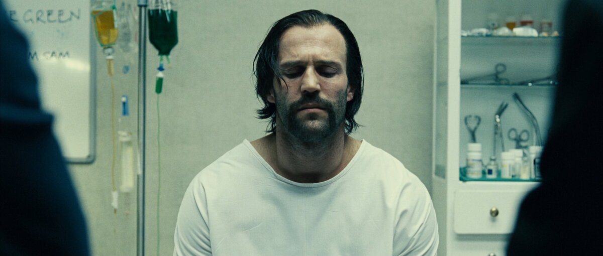 Грин в больнице В капельнице растворы желтого и зеленого. 