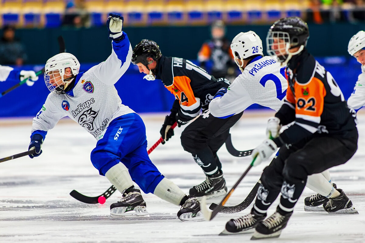 Хоккейный «Кузбасс» уверено начал очередной чемпионат России, добившись 5 побед в 5 матчах.-1-3