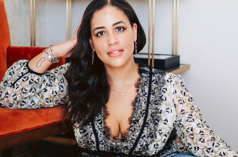 Дизайнер из Нью-Йорка Акайла Джонсон делится уроками, которые она усвоила с момента запуска собственного бренда два года назад.