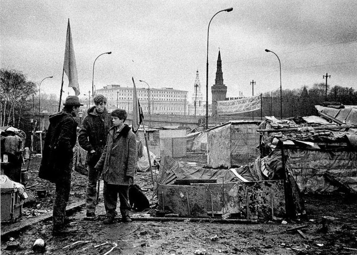 Донбасс 1990 года. Палаточный городок в Москве, 1990 год.. Палаточный городок у Кремля 1990 год. Палаточный лагерь у Кремля 1990. Палаточный лагерь в Москве в 90е.