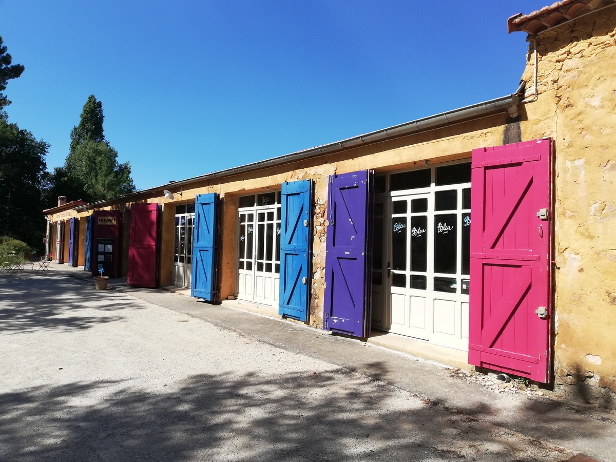 Фабрика по переработке охры, кажется)))