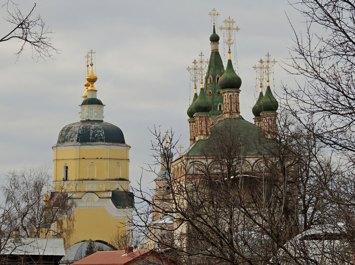 Церковь Илии пророка (Серпухов). Храм Живоначальной Троицы в Серпухове. Серпухов ул Володарского Церковь. Серпухов. Церковь Святой Живоначальной Троицы-на-Посаде.