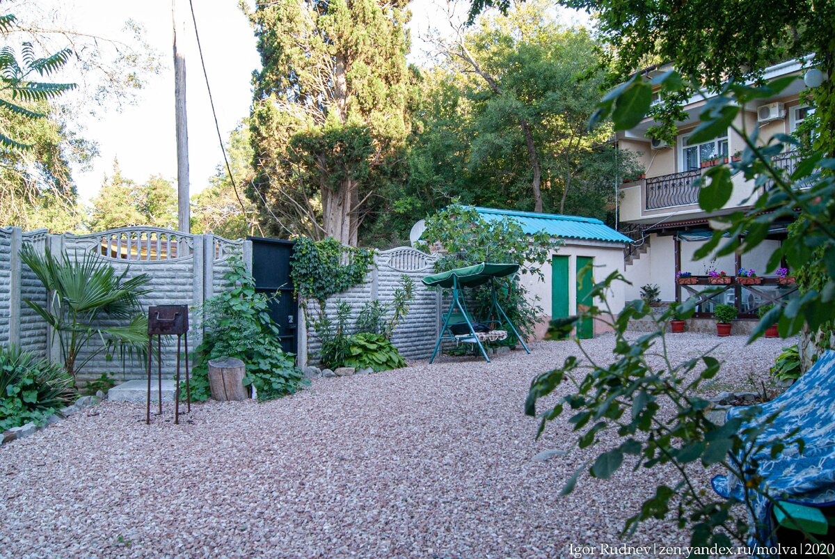 Пришлось искать другой отель в Алуште...