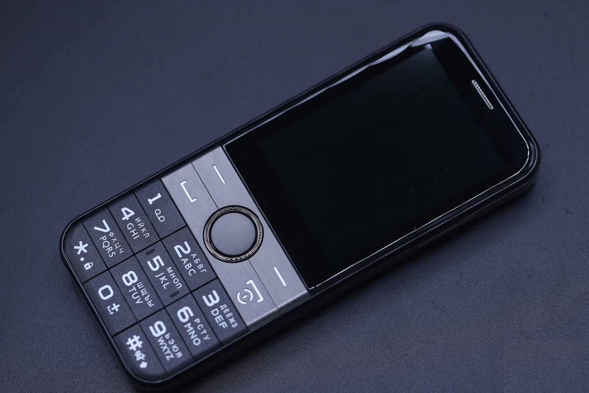 Кнопочный телефон 2023 цена. Кнопочный телефон Philips e580. Philips Xenium e580. Philips Xenium 580. Филипс кнопочный 580.