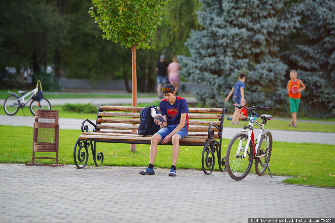 Какие впечатления детства в волжском городе. Парк волжский площадь ленина. Парк ленина волжский. Рисование на тему летние впечатления. Фотосессия девушка прогулка в городе на закате.