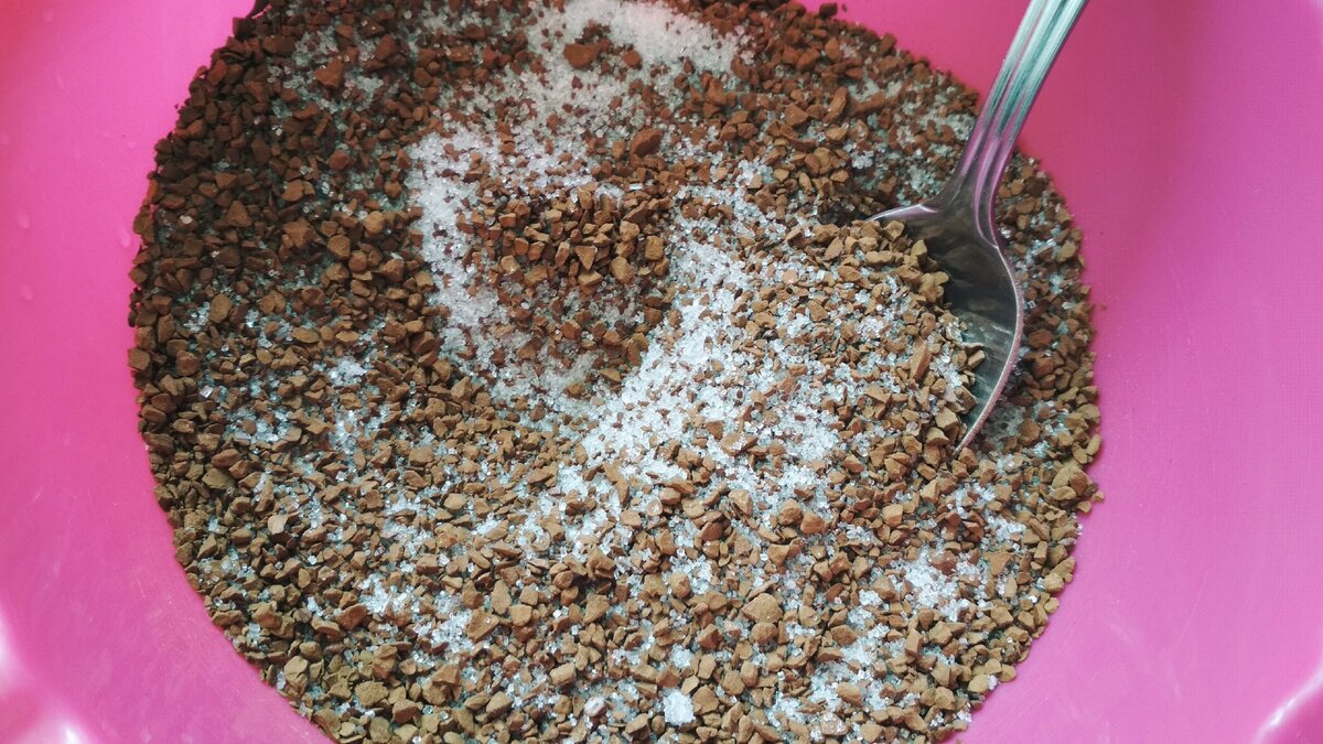 Возьмите для смешивания глубокую миску