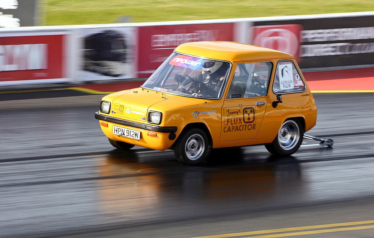 электрокар Enfield 8000